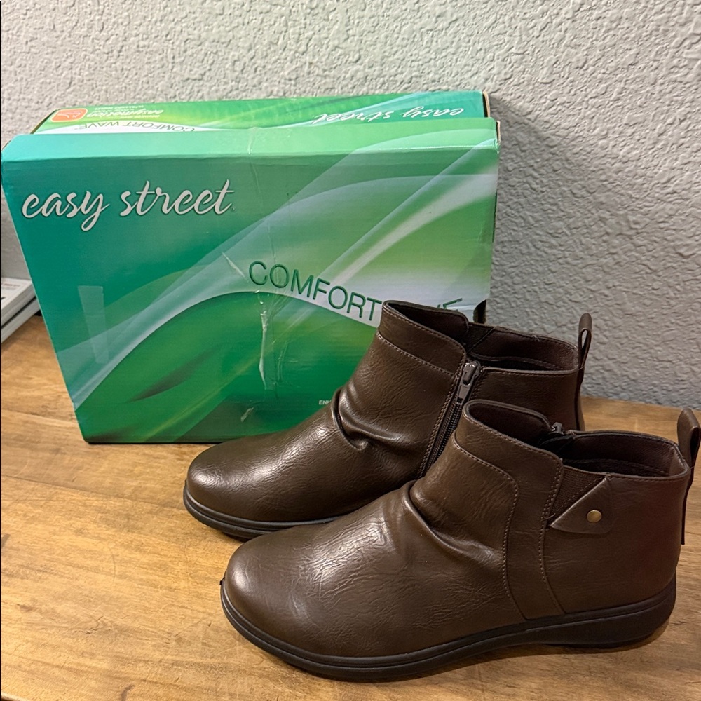 Easy Street Brown Ankle Boots size 9.5 wide new in box